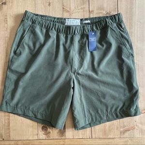 Mens NWT Abercrombie stretchy shorts L, 7inch